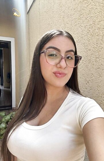Letícia Garcia Prazeres Peituda Gostosa