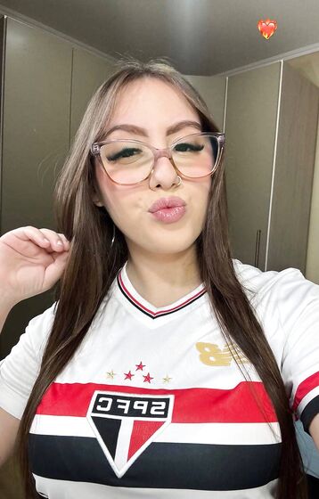 Letícia Garcia Prazeres Peituda Gostosa