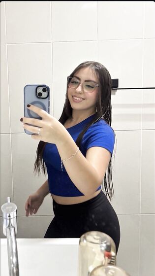 Letícia Garcia Prazeres Peituda Gostosa