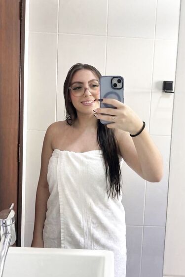 Letícia Garcia Prazeres Peituda Gostosa